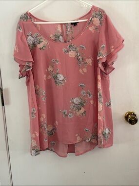 Torrid Size 1 pink short sleeve blouse grey pink green floral print